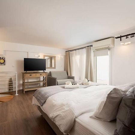 Modern Two Level Apartment In The Heart Of Atény Exteriér fotografie