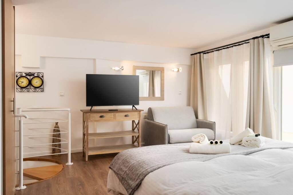 Modern Two Level Apartment In The Heart Of Atény Exteriér fotografie